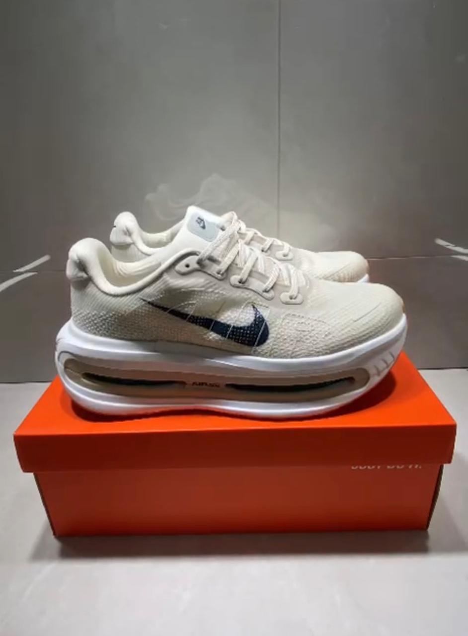 Nike Vomero Premium - Creme e Branco