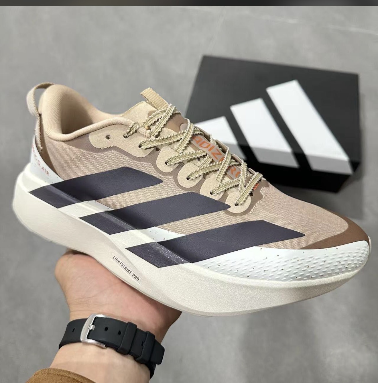 Adidas - Bege e Azul Marinho