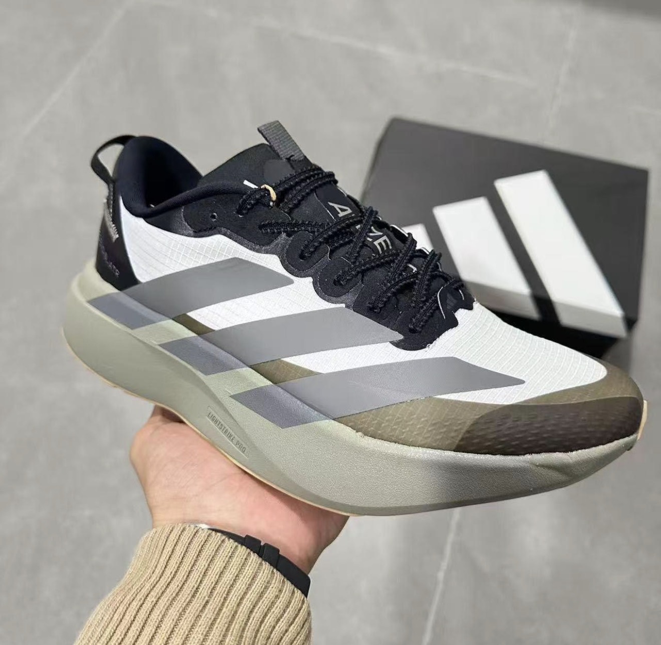 Adidas - Preto Branco e Verde Militar