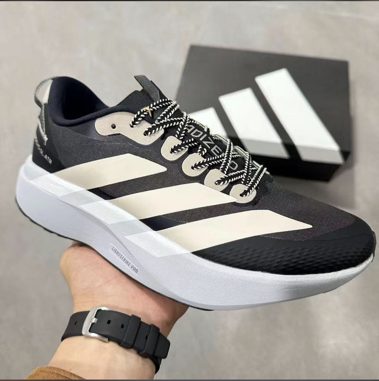 Adidas - Preto e Bege