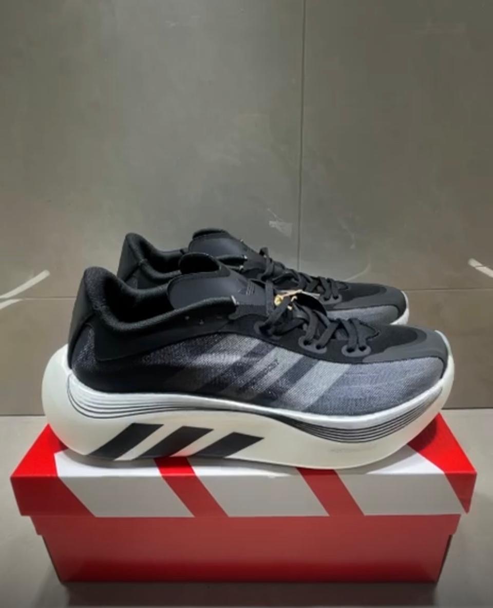 Adidas - Preto e Cinza