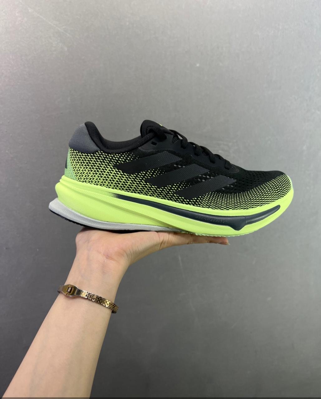 Adidas - Preto e Verde Neon