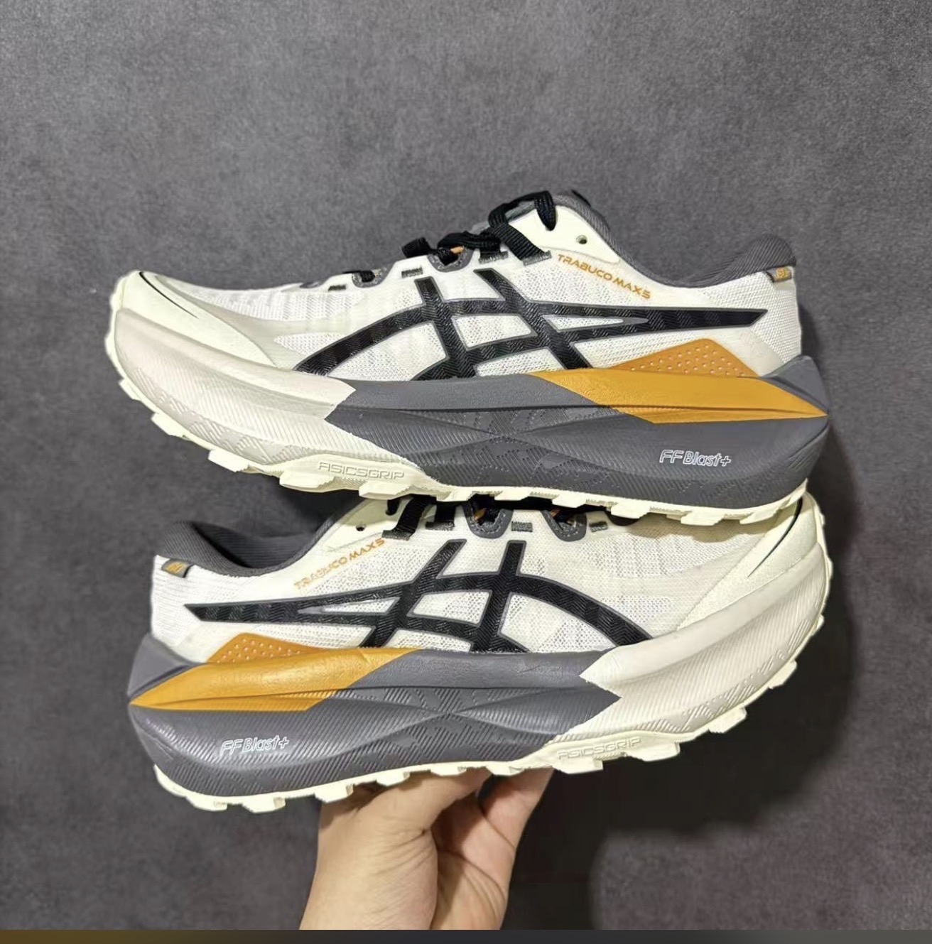 Asics Trail - Bege e Dourado