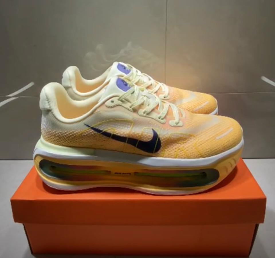 Nike Vomero Premium - Amarelo