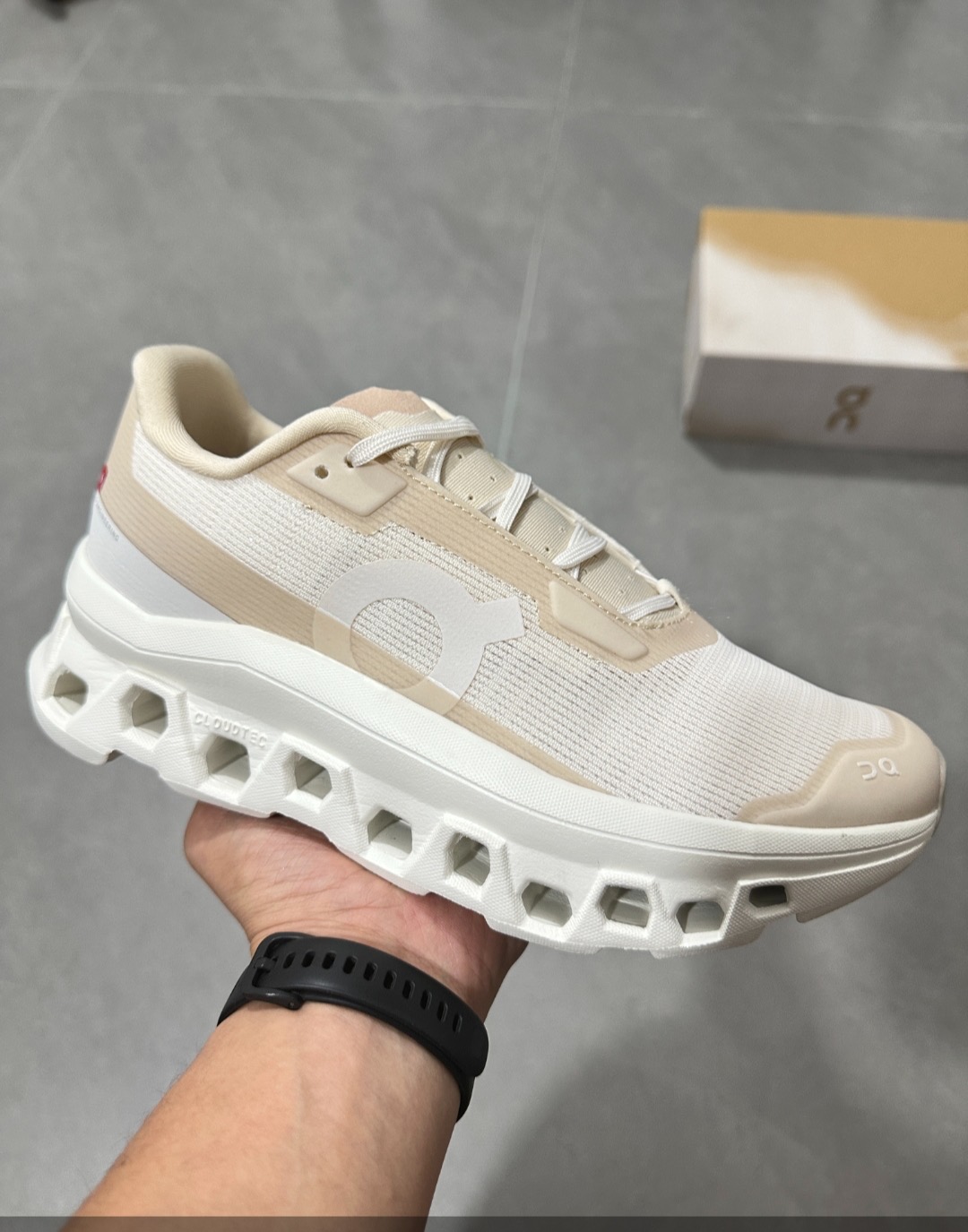 On - Bege e Branco 2