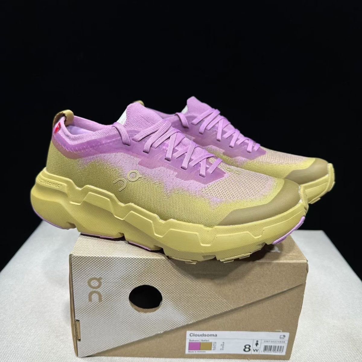 On Cloudmonster - Roxo e Amarelo